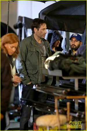  Gillian Anderson and David Duchovny wickeln, wickeln sie 'X-Files' Filming!