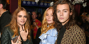  Harry at the 사랑 Magazine party