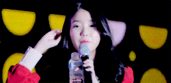  IU gracefully drinking her water and giving it to a پرستار afterwards