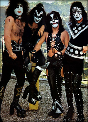  吻乐队（Kiss） ~Los Angeles, California…January 16, 1975 (Playboy Building)