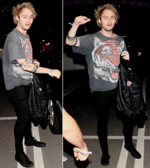 Mikey leaving Foo Fighter Concert