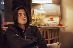  Mr. Robot - Episode 1.02 - eps.1.1_ones-and-zer0es.mpeg - Promotional mga litrato