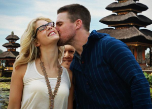 Olicity photobomed by Marc Guggenheim :D