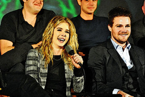  litrato to Painting Stephen Amell and Emily Bett Rickards