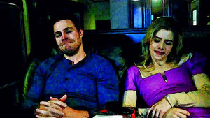  litrato to Painting Stephen Amell and Emily Bett Rickards