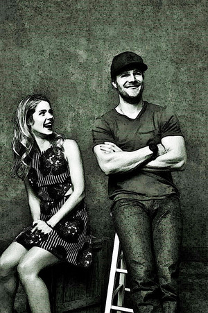  चित्र to Painting Stephen Amell and Emily Bett Rickards