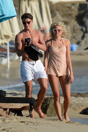  Pixie and Oliver in Mykonos