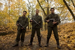  Samm Levine as Pfc. Hirschberg, Til Schweiger as Sgt. Hugo Stiglitz, Eli Roth as Sgt. Donny Donowitz