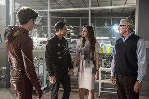 The Flash - Episode 2.01 - The Man Who Saved Central City - Promo Pics