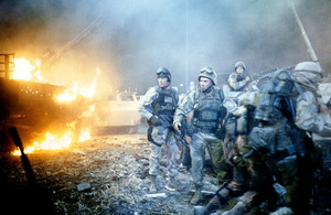  Tom Sizemore as Colonel Danny McKnight in Black Hawk Down