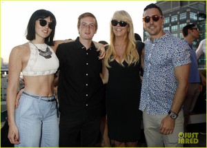  ali lohan gets support from family at ranbeeri denim launch party 12