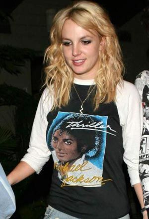  britney spears wearing Michael jackson camicia