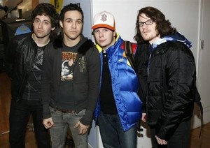 pete wentz from fall out boy got his michael jackson shirt on with fall out boy band