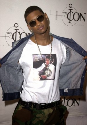  Usher got his michael jackson hemd, shirt on