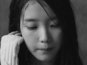 [Cropped CAPS] [Teaser 1] IU - The douche
