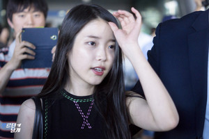  150830 आई यू at Incheon Airport back from Shanghai
