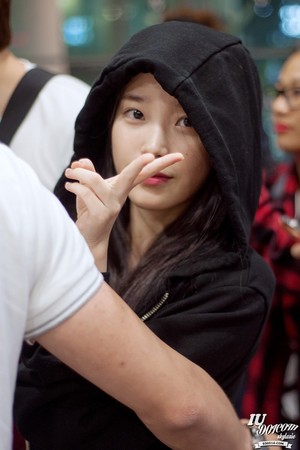  150907 IU（アイユー） at Incheon Airport back from ceci photoshoot in Hong Kong