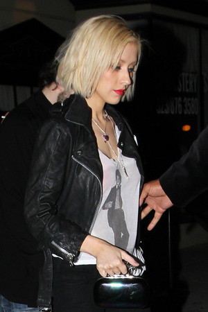  Christina Aguilera wears a シャツ of michael jackson