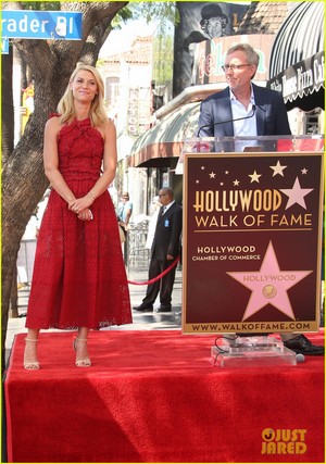  Claire Danes Receives 星, 星级 on Hollywood Walk of Fame!