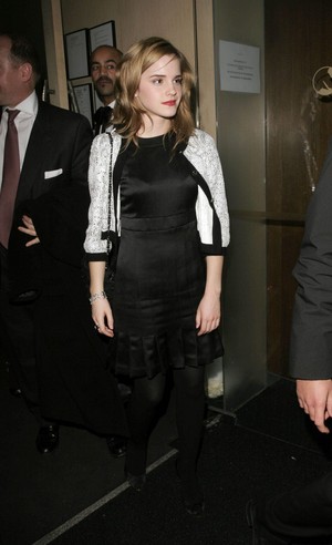  Emma at Chanel Pre-Fall abendessen
