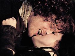 Jamie and Claire kiss