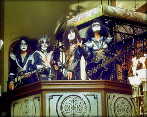  吻乐队（Kiss） ~Hollywood, California October 20, 1976 Paul Lynde 万圣节前夕 Special ABC Studios