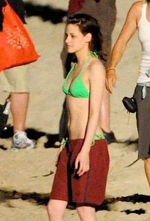  Kristen Stewart bikini