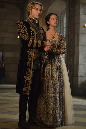 Reign "Extreme Measures" (3x03) promotional picture