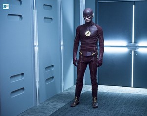 The Flash - Episode 2.03 - Family of Rogues - Promo Pics