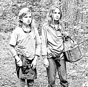 The Walking Dead - Coloring Pages - Mika and Lizzie