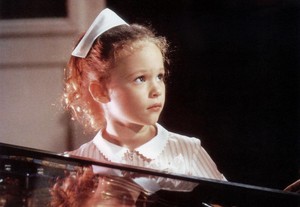  Thora Birch as Hallie O'Fallon in All I Want for navidad