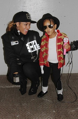  beyone dressed as janet jackson and beyonce's daughter blue ivy dressed as michael jackson