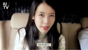  [IU TV] “IandU in HONGKONG” huy hiệu bởi M