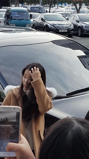 151129 IU Arriving [CHAT-SHIRE] Concert at Busan