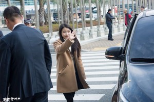  151129 IU（アイユー） Arriving 'CHAT-SHIRE' コンサート at Busan