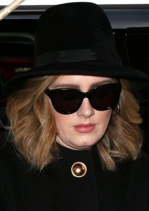  Adele Steps Out in NYC