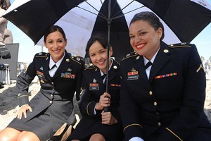  Enlisted - Behind the Scenes - Alive hari