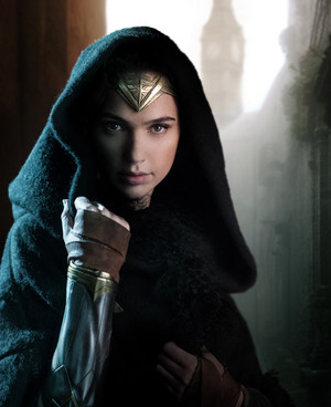  First Look of Gal Gadot as Wonder Woman in Her 2017 Solo Film