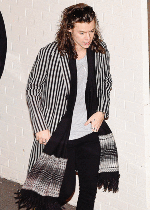  Harry leaving X Factor studios