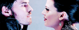  Hooked Queen stare contest