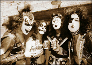  吻乐队（Kiss） ~Birmingham, Detroit…May 13, 1974 (Creem Magazine office)
