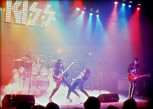  吻乐队（Kiss） ~Detroit, Michigan…April 13, 1974