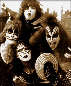  吻乐队（Kiss） ~London, England…May 10, 1976