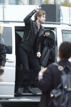  Luke arriving at the BBC Radio 1 Teen Awards