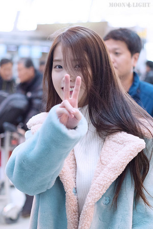  160109 IU（アイユー） at Incheon Airport Leaving for Taiwan