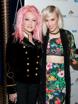  5th Annual 'Cyndi Lauper and Friends: घर for the Holidays' Benefit संगीत कार्यक्रम