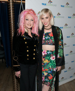  5th Annual 'Cyndi Lauper and Friends: Главная for the Holidays' Benefit концерт