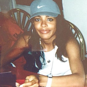 Aaliyah 'Red Album' signing, 2001 ♥