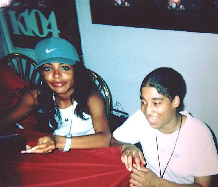 Aaliyah 'Red Album' signing, 2001 ♥ - Aaliyah Photo (39184601) - Fanpop ...