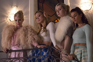  Abigail Breslin as Chanel 5 / Libby Putney in Scream Queens - 'Haunted House'